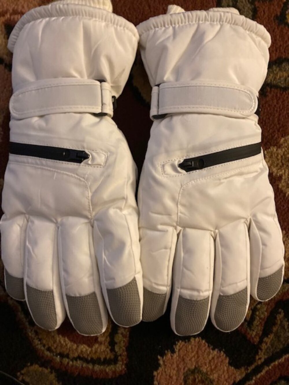 Ski gloves in the spring-white new never used size M
